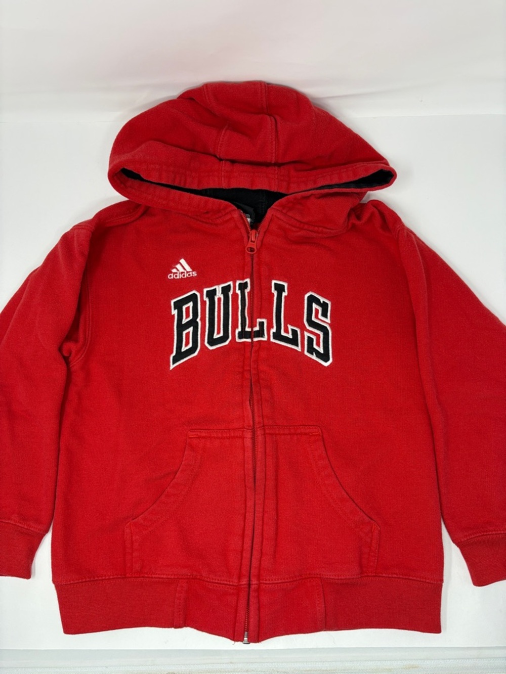 Adidas: Chicago Bulls Full-Zip Hooded Sweatshirt. Kids Size Large (7)